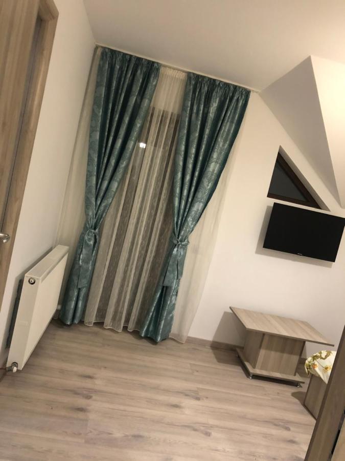 New House Hotell Curtea de Argeş Exteriör bild