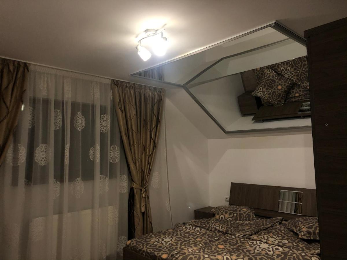 New House Hotell Curtea de Argeş Exteriör bild