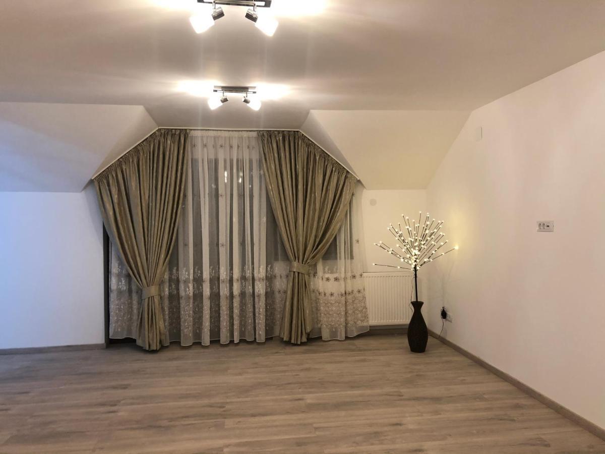 New House Hotell Curtea de Argeş Exteriör bild
