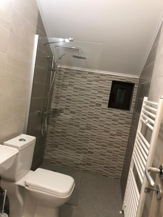 New House Hotell Curtea de Argeş Exteriör bild