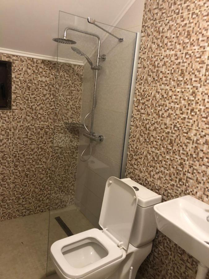 New House Hotell Curtea de Argeş Exteriör bild