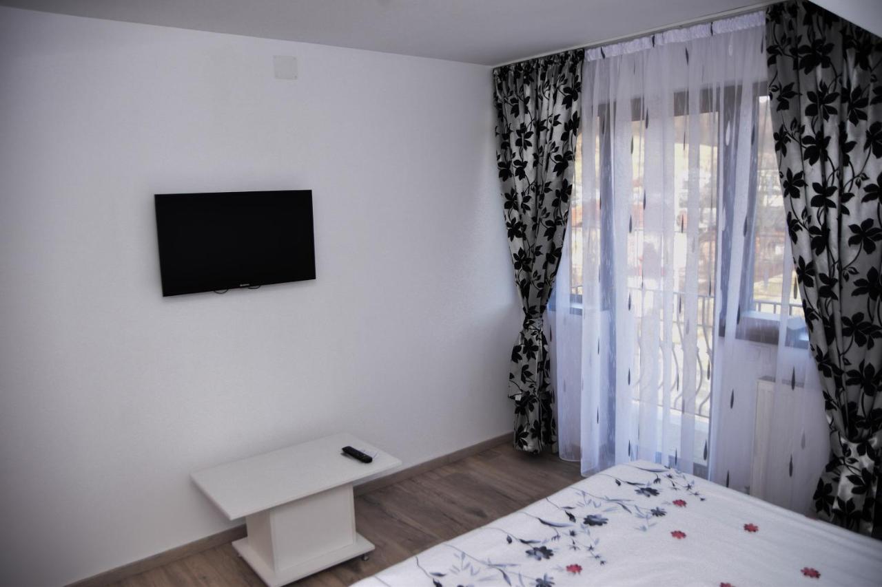 New House Hotell Curtea de Argeş Exteriör bild
