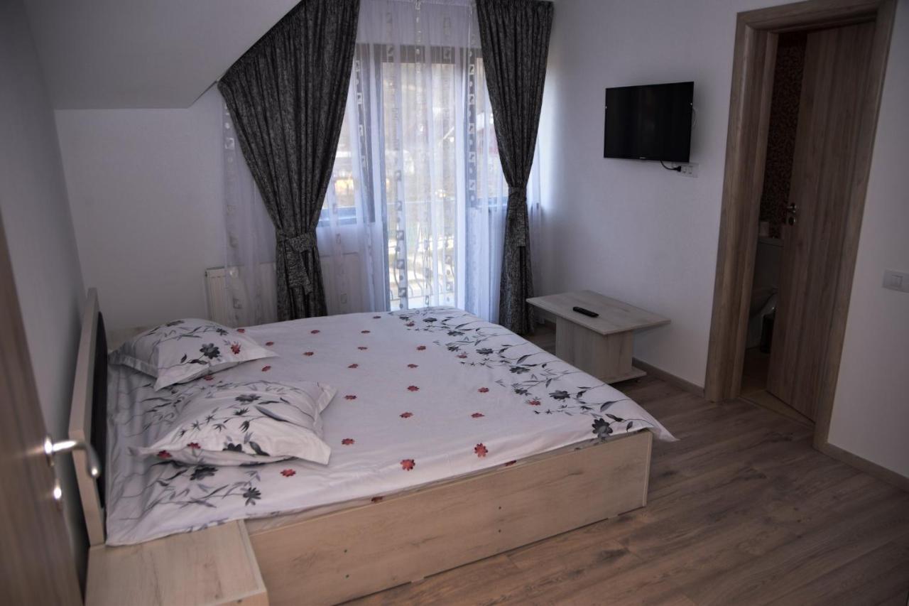 New House Hotell Curtea de Argeş Exteriör bild