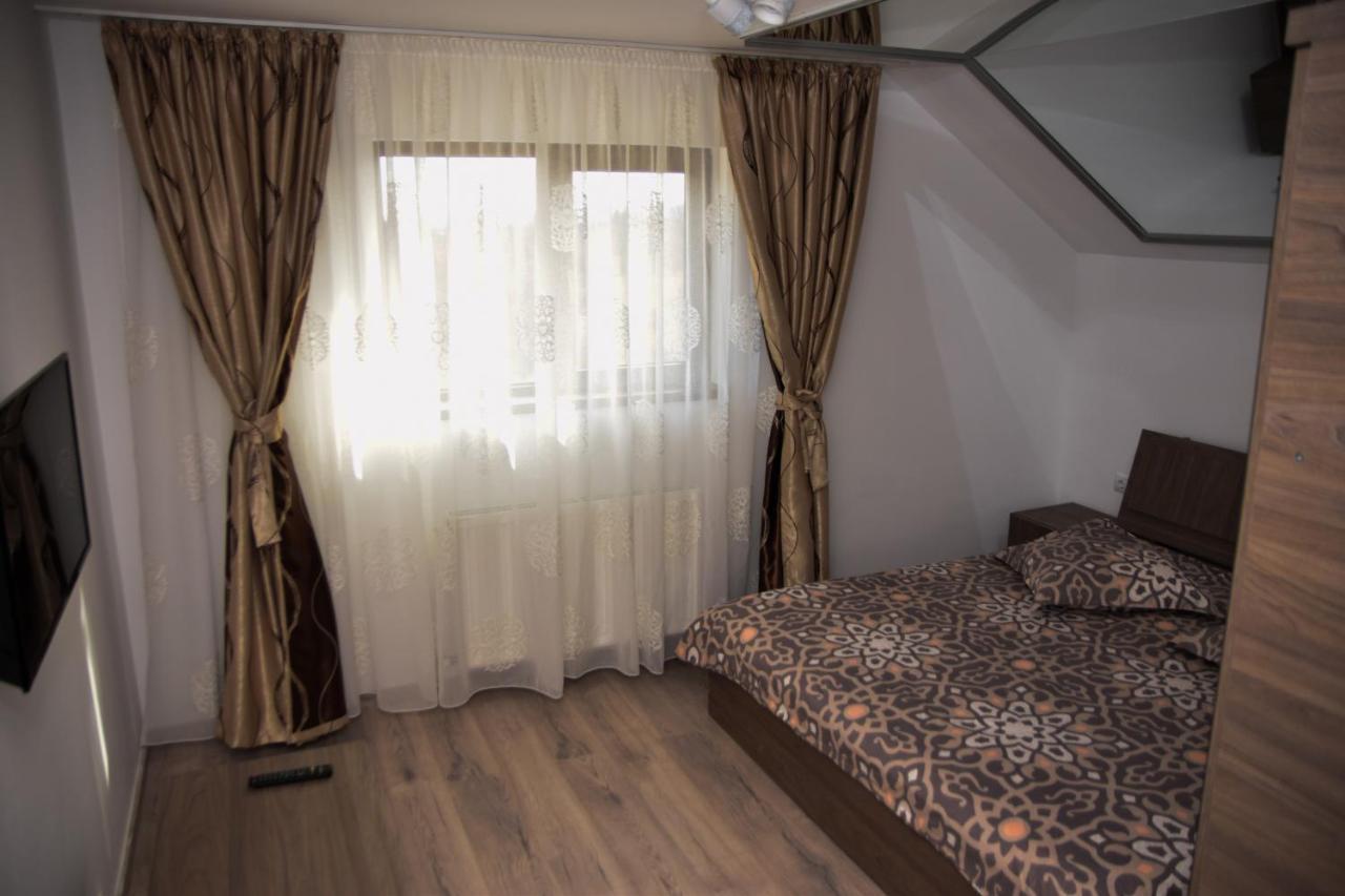New House Hotell Curtea de Argeş Exteriör bild