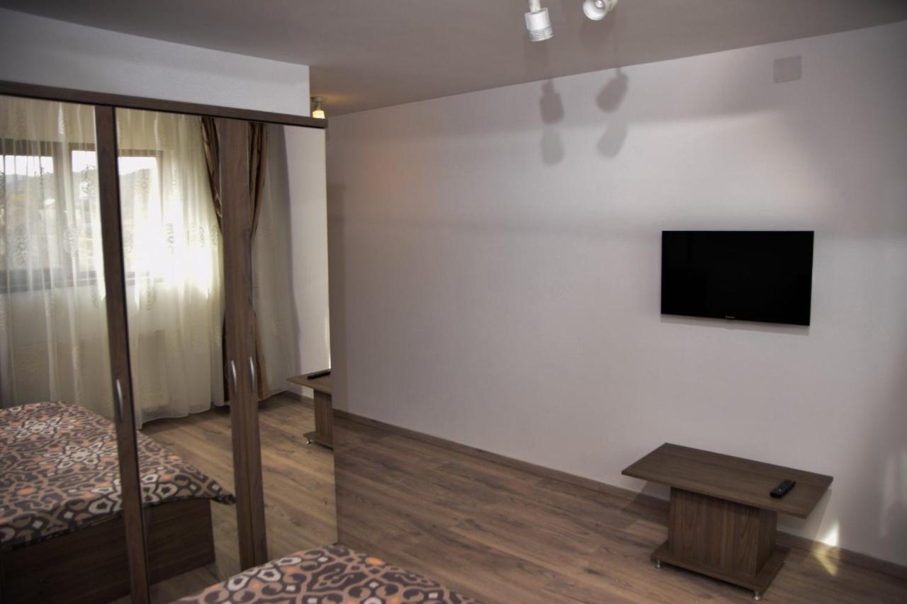 New House Hotell Curtea de Argeş Exteriör bild